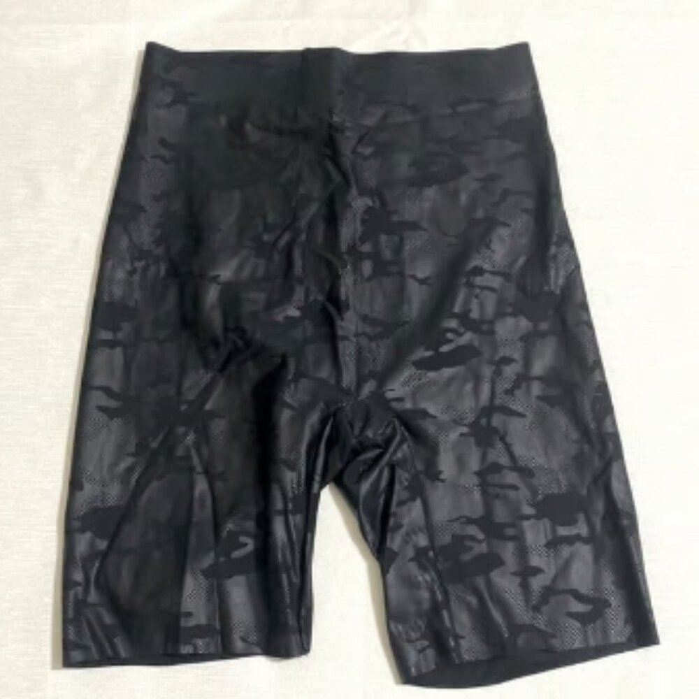 HUE Sleek Effects Second Skin Comfort w Super Stretch Bike Shorts Women's Size